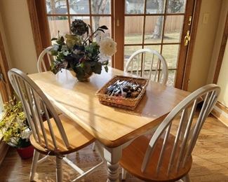 Kitchen table & 4 chairs