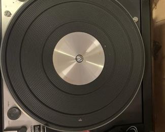 Dual 1229Q Vinyl Player