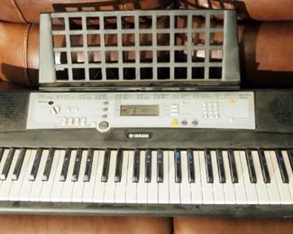 Yamaha YPT-200 Portatone 61-Key Keyboard, Powers On