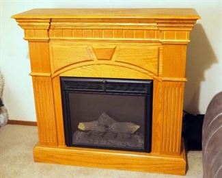Twin Star Electric Fireplace Space Heater, Model 23EF003GAA, Powers On
