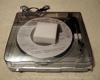 Innovative Technology Turntable, Appears New