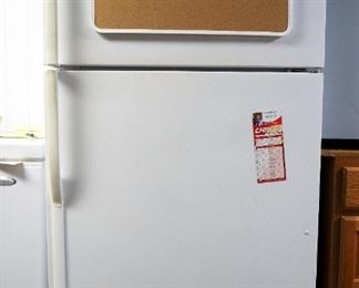 Kenmore Refrigerator/Freezer, Model 106.72102100, Water Dispenser And Ice Maker, 66" x 33" x 31"