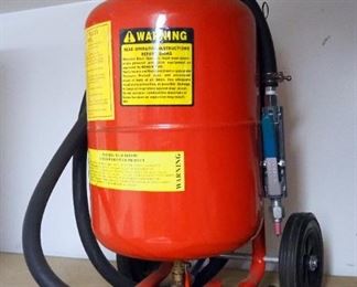Portable 2-Wheeled 10 Gallon Sand Blaster