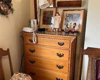 matching tall chest of drawers.....