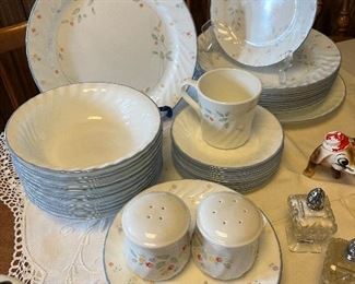 Corelle dish set