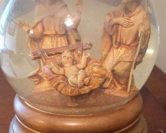 Musical Fontanini Glitter Dome Nativity Scene