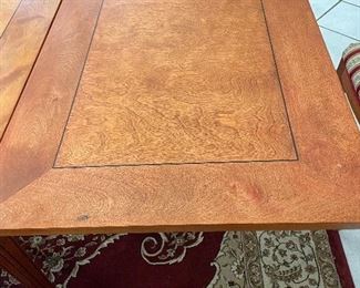 Table Extends. One leg needs new dowels 