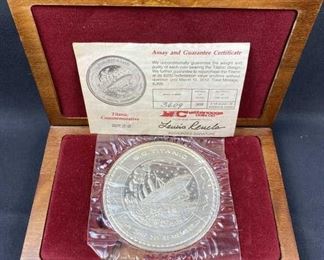 For your consideration is this 1 Standard Pound .999 Silver Titanic Round, Only 8000 Made.  Reeded edge with serial #.  Includes COA and comes in a nice engraved wooden box.