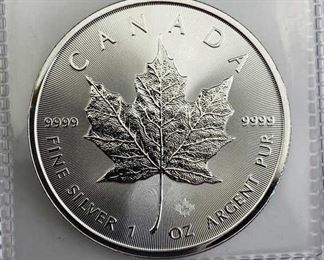 For your consideration is this 2022 Canadian Silver Maple Leaf .9999 1oz