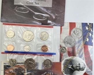 For your consideration is this 1996 U.S. Mint Set w/ Unique 96-W Dime