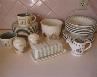 More Pfaltzgraff "Naturewood"