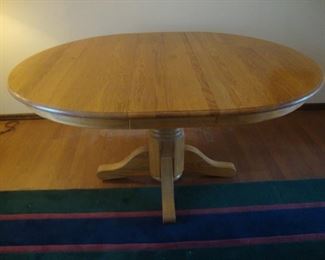 Oak pedestal table with one leaf