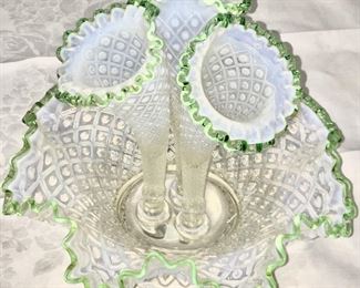 STUNNING FENTON DIAMOND LACE EMERALD CREST EPERGNE ART GLASS