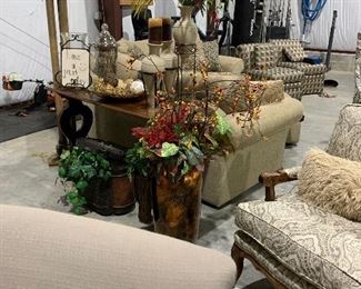 LOTS OF FLOWER ARRANGEMENTS