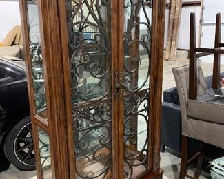 LIGHTED CURIO/CHINA CABINET