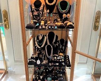 Diamonds, emeralds, sapphires, rubies, turquoise, pearls.  This is an AMAZING showcase full of the “best of the best”!