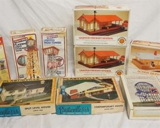 1010 LOT OF MODEL TRAIN ACCSESORIES KITS W/ ORIGINAL BOXES, INCLUDES PLASTICVILLE, LIFE-LIKE & BACHMANN, LOT ALSO INCLUDES PABST BLUE RIBBON SIGN MODEL
