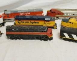 1068 LOT OF MODEL TRAINS INCLUDES BACHMANN, TYCO, VARNEY, ETC. 
