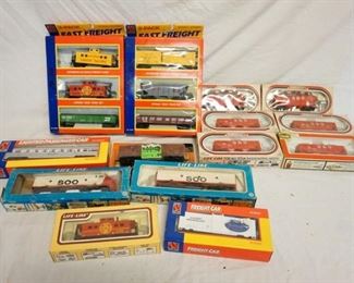 1072 LOT OF Life-LIKE HO GAUGE TRAIN MODELS
