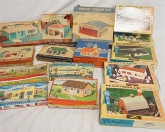 1079 LARGE LOT OF BACHMANN PLASTICVILLE BUILDING KITS

