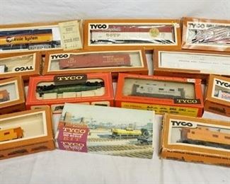 1082 13 TYCO HO GAUGE MODEL TRAINS
