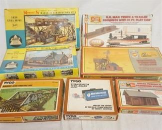 1093 LOT OF HO GAUGE MODEL TRAIN ACCSESORIES KITS, INCLUDES FIVE AHM TWO OF WHICH ARE SEALED IN BOX- RICO STATION 58154 & WINDMILL PUMPING STATION 15706, & TWO TYCO.
