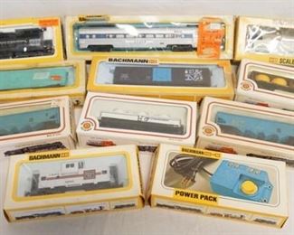 1112 LOT OF 10 BACHMANN HO GAUGE MODEL TRAINS PLUS A POWER PACK FOR N & HO GAUGE
