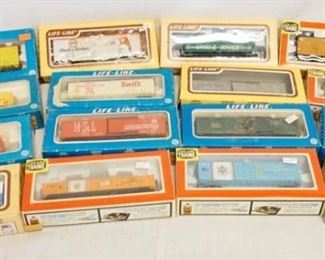 1159 16 LIFE-LIKE HO GAUGE MODEL TRAINS
