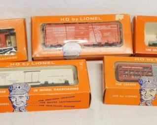 1189 LOT OF 5 HO BY LIONEL MODEL TRAINS, NO. 0850-110 MISSILE LAUNCHING CAR, 0847, 0834-1, O366 OPERATING MILK CAN UNLOADING CAR, & 0827 ILLUMINATED CABOOSE
