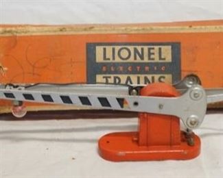1194 LIONEL NO. 152 AUTOMATIC CROSSING GATE
