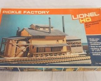 1210 LIONEL HO PICKLE FACTORY BUILDING KIT
