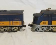 1233 2 LIONEL JERSEY CENTRAL LOCOMOTIVES BUILT 1971 METCA , 2333-20. 13 1/4 IN L
