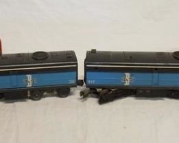 1237 LOT OF LIONEL MODEL TRAINS, INCLUDES DIESEL SWITCHER & CAR 217, SANTA FE 208, & THE TEXAS SWITCHER 1055 
