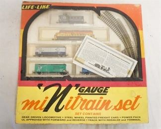 1253 LIFE LIKE N GAUGE MINIATURE TRAIN SET ITEM NO. 07526
