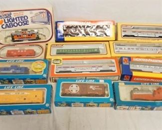 1255 12 LIFE LIKE HO GAUGE MODEL TRAINS

