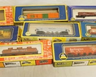 1260 8 AHM HO GAUGE MODEL TRAINS
