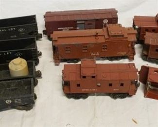1305	LIONEL MODEL TRAIN LOT INCLUDES TRAIN CARS & CABOOSES 

