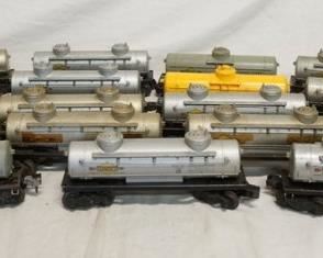 1317	LARGE LOT OF LIONEL SUNOCO TANK CARS

