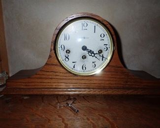 OAK MANTLE CLOCK
