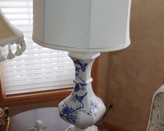 BLUE & WHITE BIRD LAMP