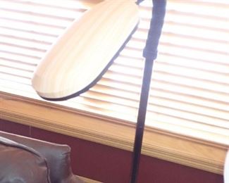 FLOOR LAMP WOOD ACCENTS
