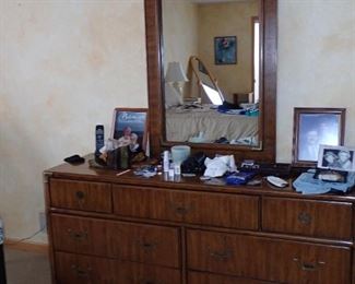 DRESSER WITH WALL MIRROR