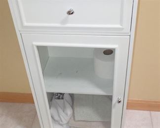 WHITE DOOR & DOOR CABINET