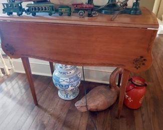 Sideboard table with drop leaf