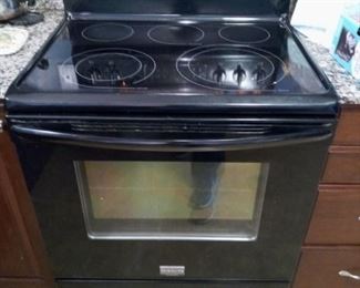 Frigidaire Gallery electric range, smooth surface with 5 elements