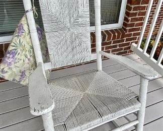 additional picture of rocker without cushions