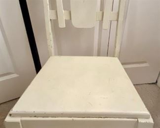 Maple leaf carved chair