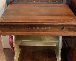 Small writing desk