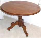 Oak round top parlor table.