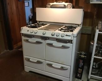 Vintage Okeffee and Merrit Gas Stove 